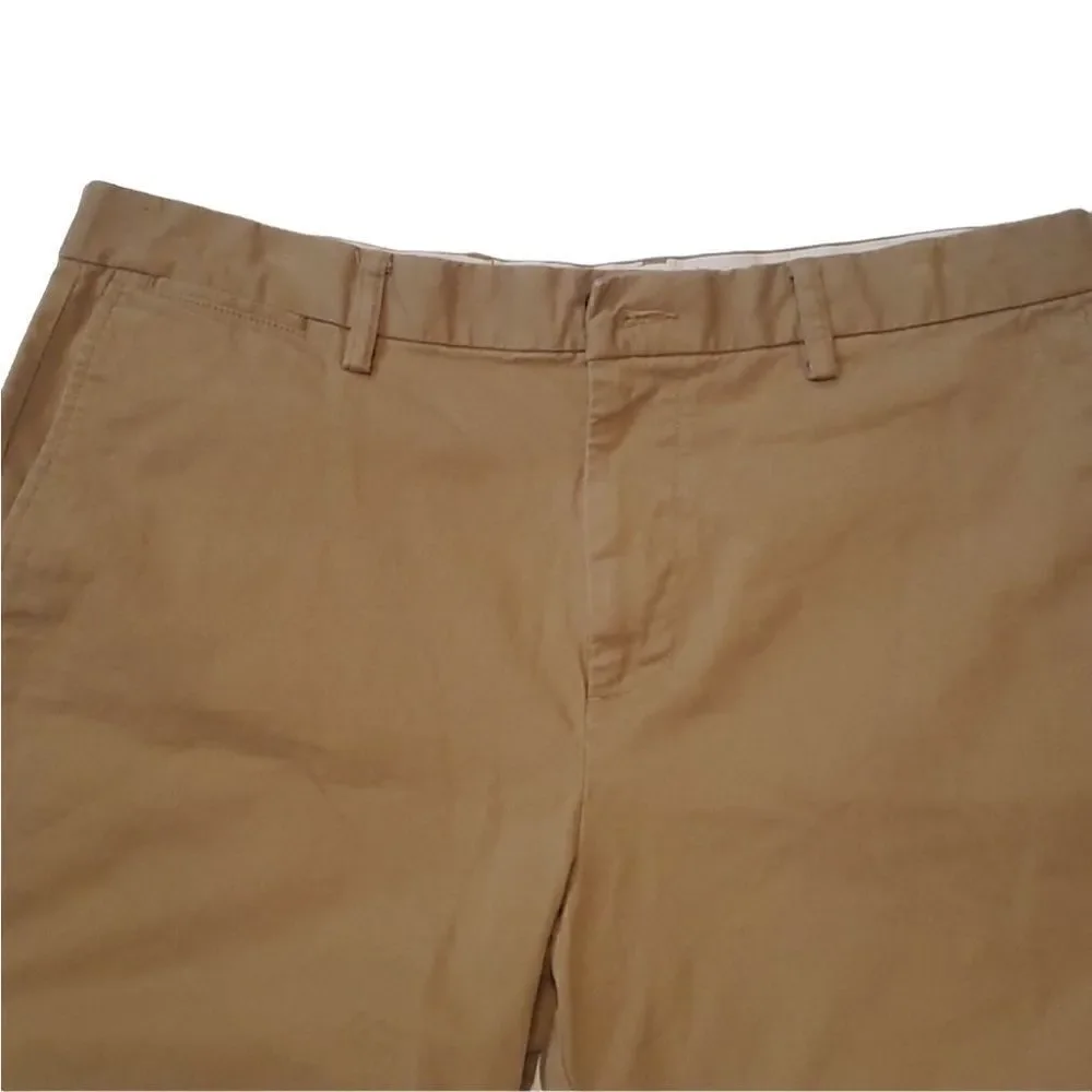 Old Navy- Men’s Flat Front Khaki Shorts Basswood, Brown Ultimate Slim, Size 38
